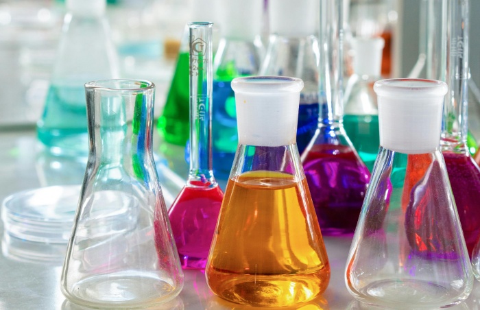 مسحوق السيلينيوم: المادة الخام "الشاملة" والاستراتيجية التي لا غنى عنها في الصناعة الحديثة